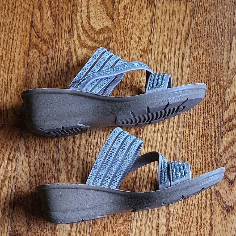 Daisy Fuentes Glittering Silver Sandals - Picture 3 of 5